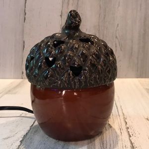 SCENTSY Acorn wax warmer 2015-16 used once